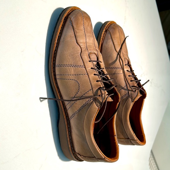 Allen Edmonds Voyager walking shoes, size 11D, color brown-tan. - Picture 3 of 7